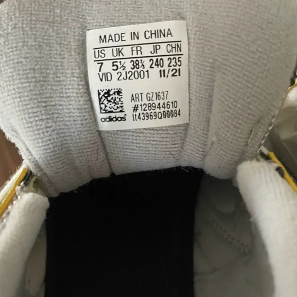 Adidas Astir - Picture 5 of 6